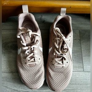Nike Air Max Motion Size 8